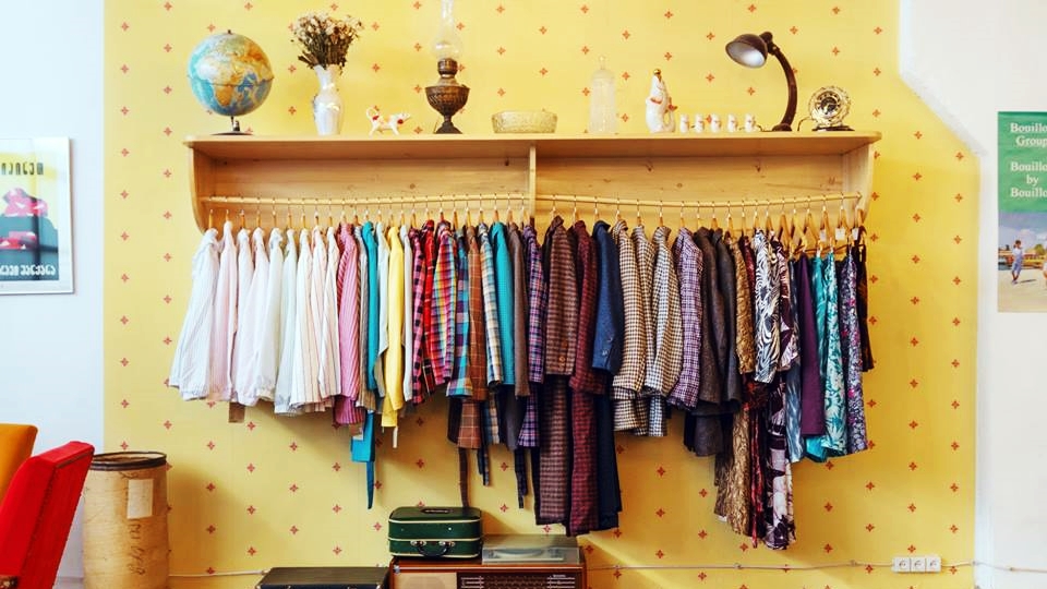 FLYING PAINTER - Shopping in Tbilisi