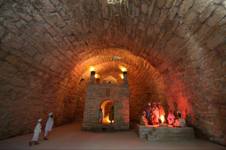 Ateshgah Fire Temple and Yanardag Burning Mountain day tour